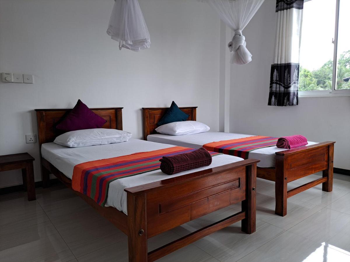 B & B Charm Dikwella Eksteriør billede