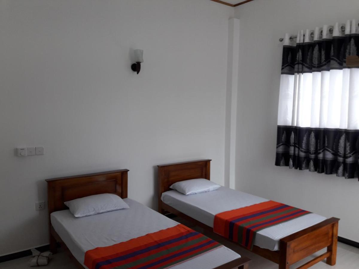 B & B Charm Dikwella Eksteriør billede